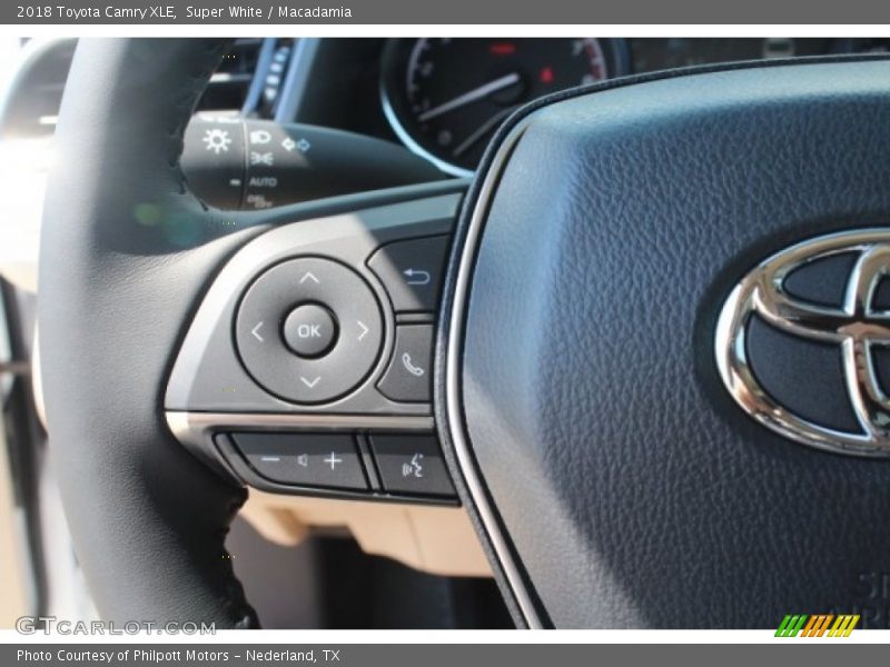 Super White / Macadamia 2018 Toyota Camry XLE