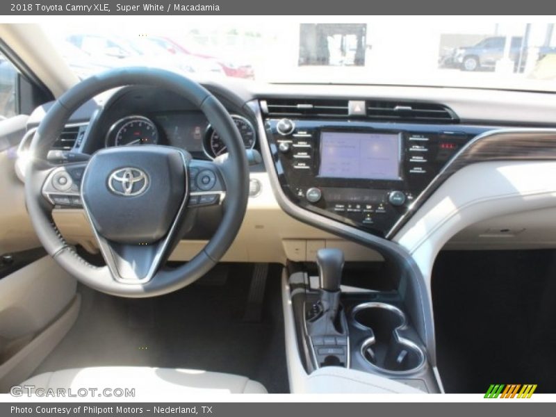Super White / Macadamia 2018 Toyota Camry XLE