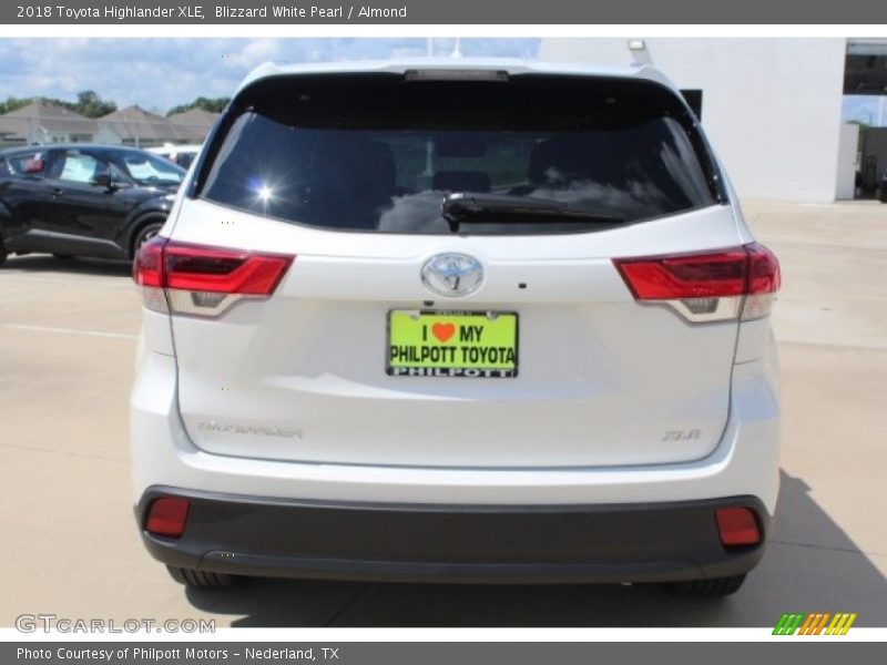 Blizzard White Pearl / Almond 2018 Toyota Highlander XLE