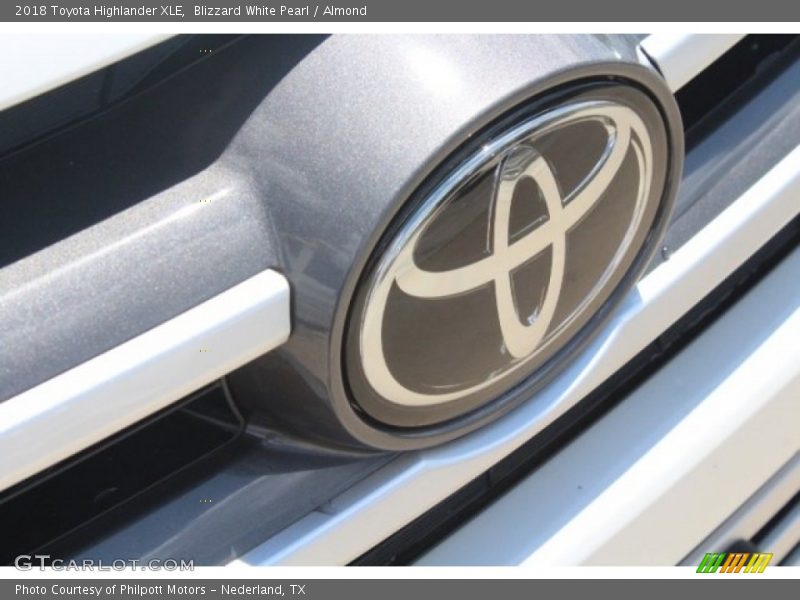 Blizzard White Pearl / Almond 2018 Toyota Highlander XLE