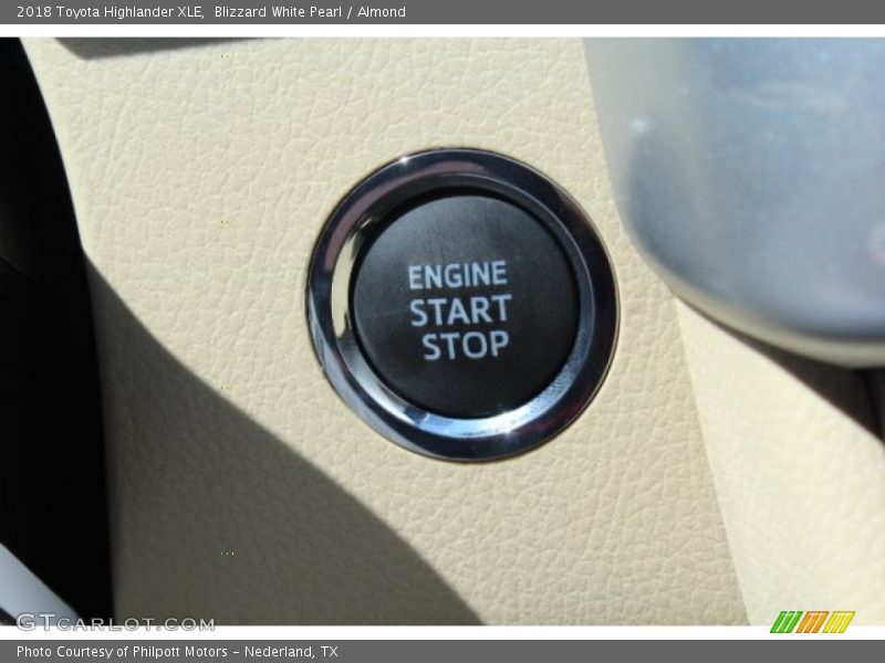 Blizzard White Pearl / Almond 2018 Toyota Highlander XLE