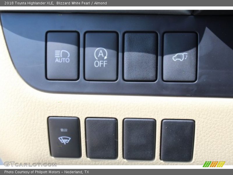 Blizzard White Pearl / Almond 2018 Toyota Highlander XLE