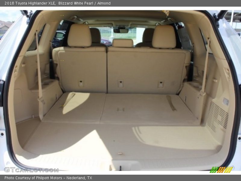 Blizzard White Pearl / Almond 2018 Toyota Highlander XLE