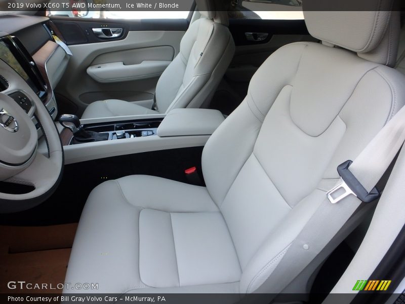 Ice White / Blonde 2019 Volvo XC60 T5 AWD Momentum