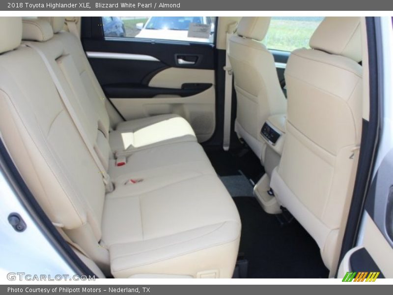 Blizzard White Pearl / Almond 2018 Toyota Highlander XLE