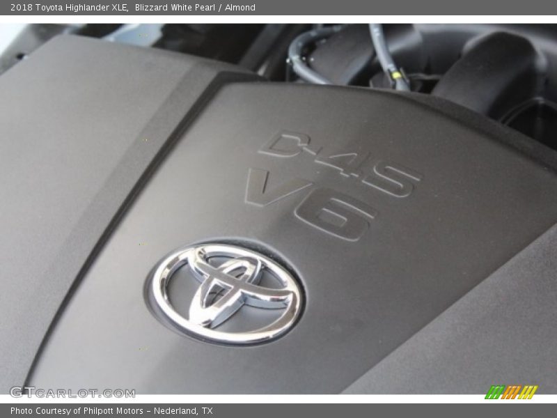 Blizzard White Pearl / Almond 2018 Toyota Highlander XLE