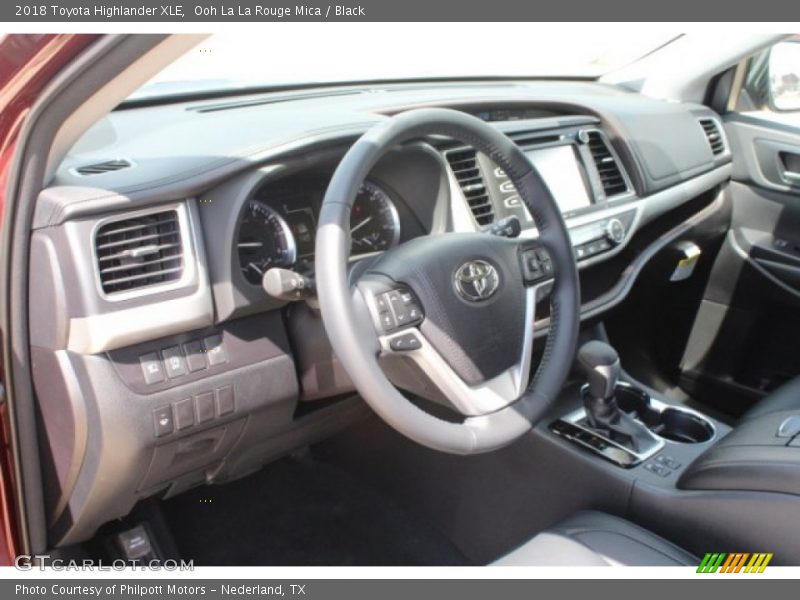 Ooh La La Rouge Mica / Black 2018 Toyota Highlander XLE