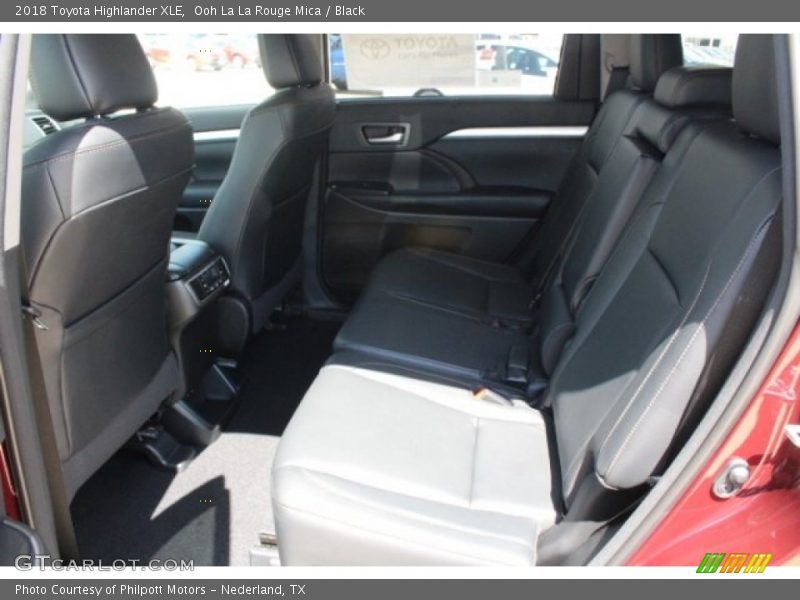 Ooh La La Rouge Mica / Black 2018 Toyota Highlander XLE