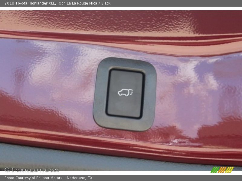 Ooh La La Rouge Mica / Black 2018 Toyota Highlander XLE