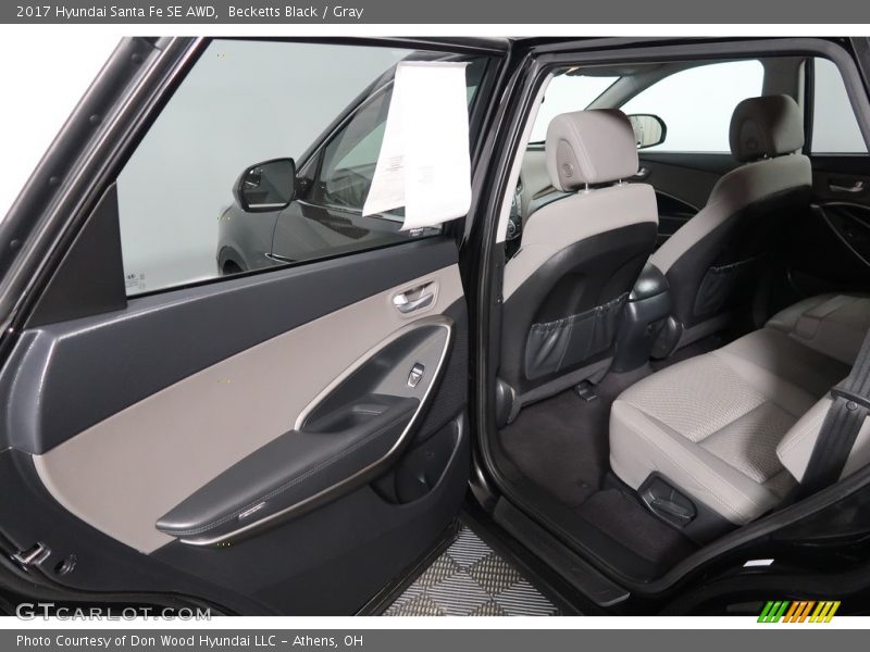 Becketts Black / Gray 2017 Hyundai Santa Fe SE AWD