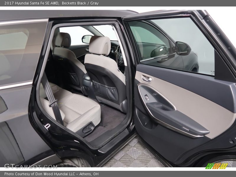 Becketts Black / Gray 2017 Hyundai Santa Fe SE AWD