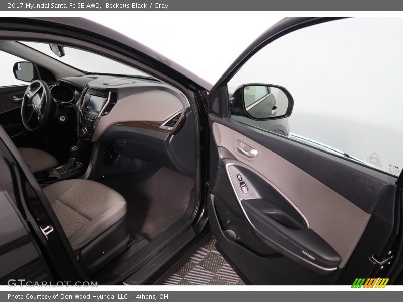 Becketts Black / Gray 2017 Hyundai Santa Fe SE AWD