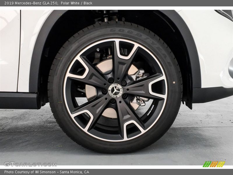 Polar White / Black 2019 Mercedes-Benz GLA 250