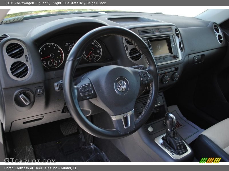 Night Blue Metallic / Beige/Black 2016 Volkswagen Tiguan S