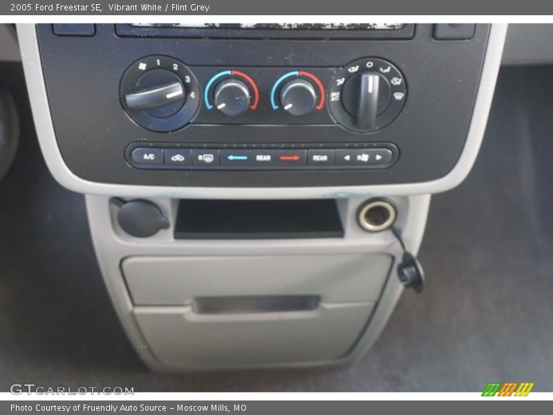 Vibrant White / Flint Grey 2005 Ford Freestar SE