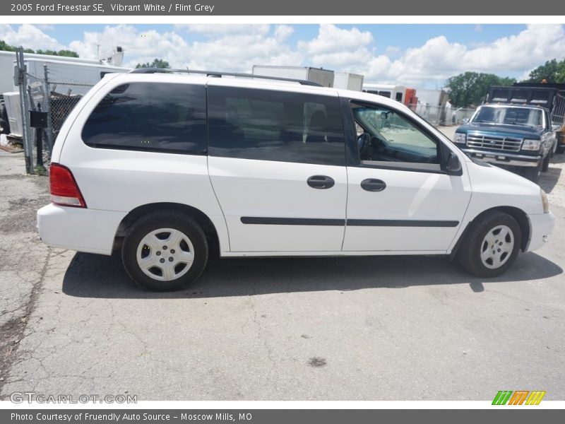 Vibrant White / Flint Grey 2005 Ford Freestar SE