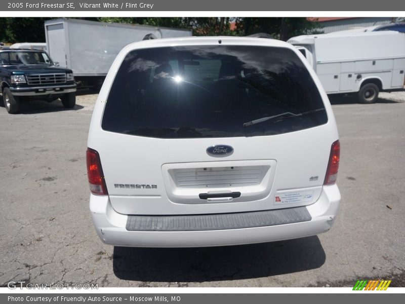 Vibrant White / Flint Grey 2005 Ford Freestar SE