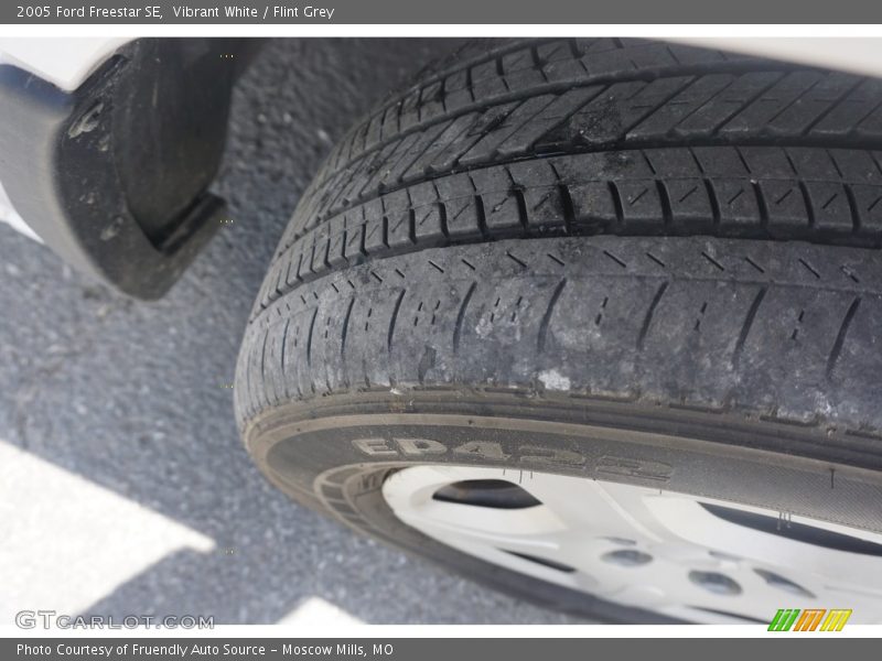 Vibrant White / Flint Grey 2005 Ford Freestar SE