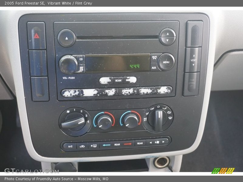 Vibrant White / Flint Grey 2005 Ford Freestar SE
