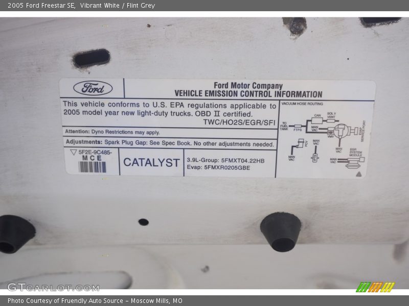 Vibrant White / Flint Grey 2005 Ford Freestar SE