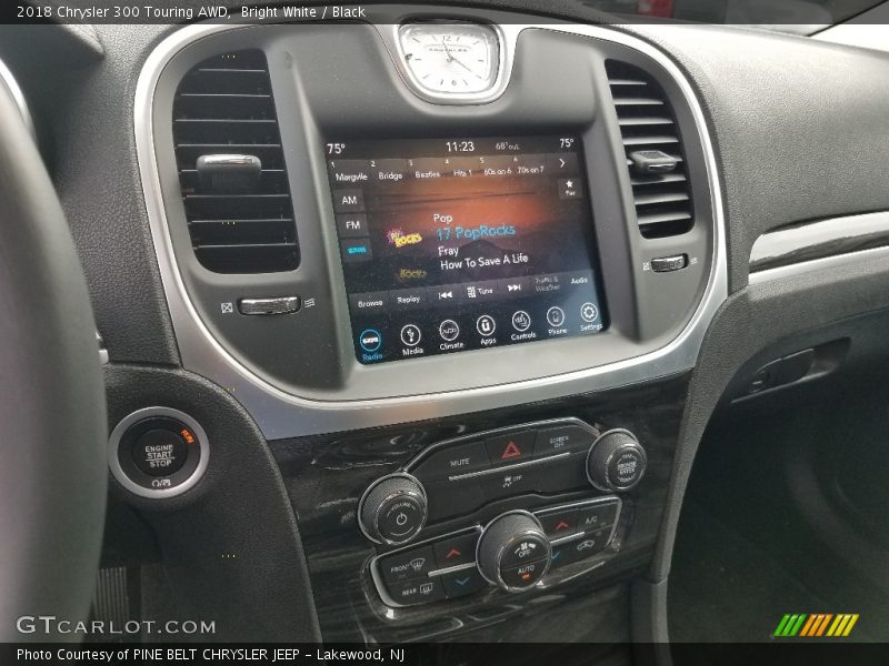 Bright White / Black 2018 Chrysler 300 Touring AWD