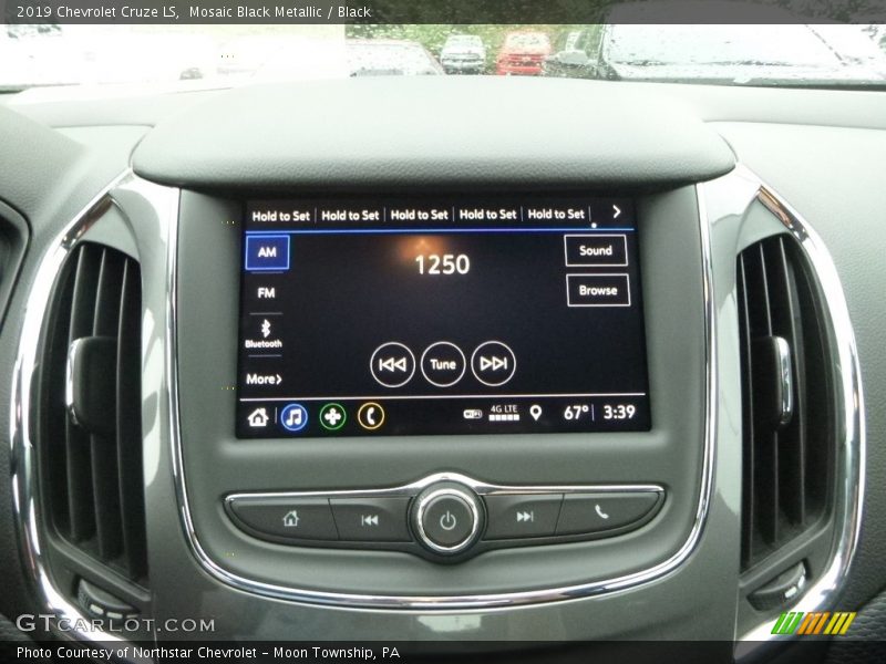 Mosaic Black Metallic / Black 2019 Chevrolet Cruze LS
