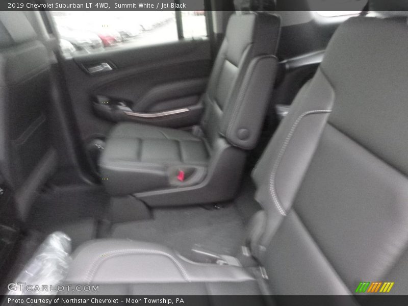 Summit White / Jet Black 2019 Chevrolet Suburban LT 4WD