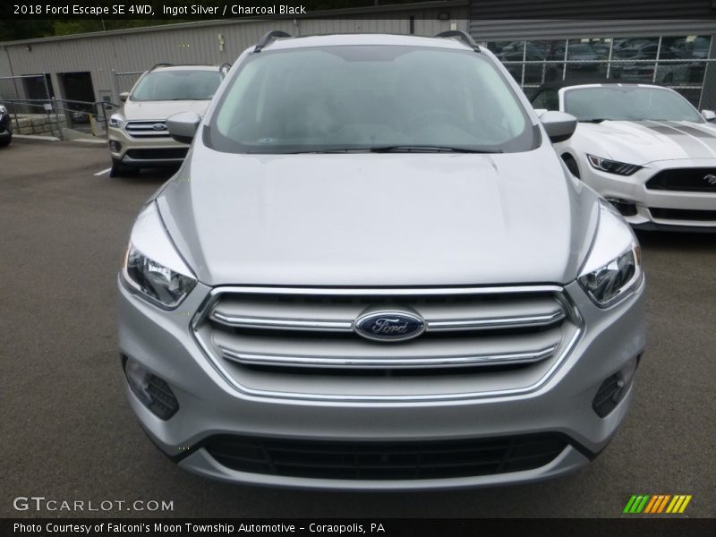 Ingot Silver / Charcoal Black 2018 Ford Escape SE 4WD