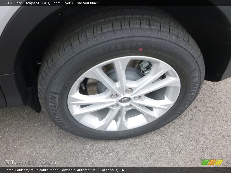 Ingot Silver / Charcoal Black 2018 Ford Escape SE 4WD