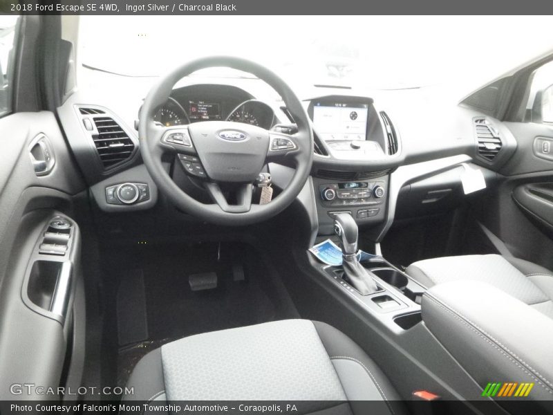 Ingot Silver / Charcoal Black 2018 Ford Escape SE 4WD