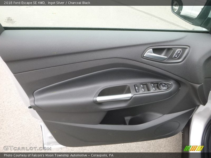 Ingot Silver / Charcoal Black 2018 Ford Escape SE 4WD