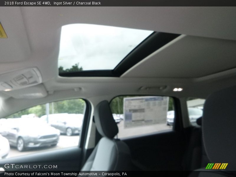Ingot Silver / Charcoal Black 2018 Ford Escape SE 4WD