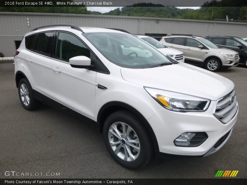 Front 3/4 View of 2018 Escape SE 4WD