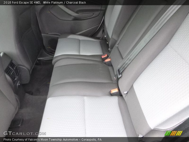 White Platinum / Charcoal Black 2018 Ford Escape SE 4WD