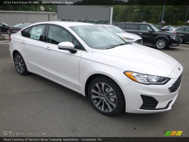 Front 3/4 View of 2019 Fusion SE AWD