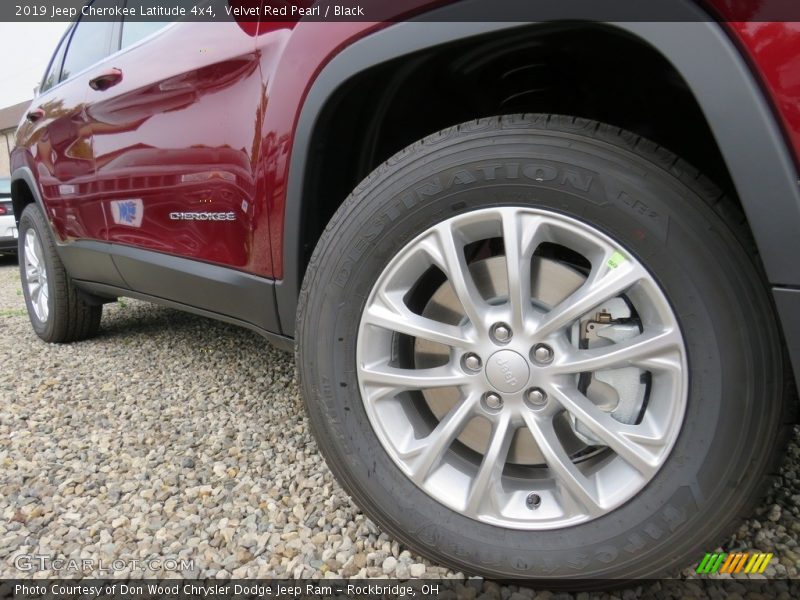 Velvet Red Pearl / Black 2019 Jeep Cherokee Latitude 4x4