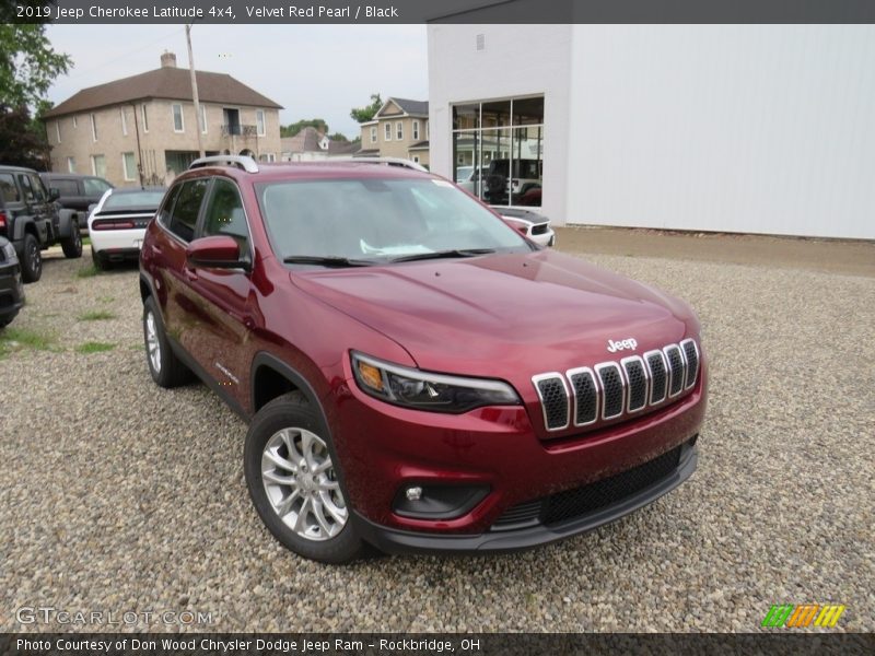 Velvet Red Pearl / Black 2019 Jeep Cherokee Latitude 4x4
