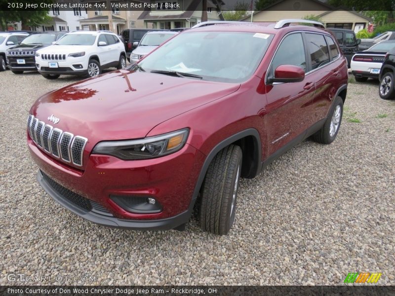 Velvet Red Pearl / Black 2019 Jeep Cherokee Latitude 4x4
