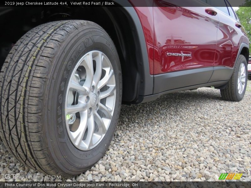 Velvet Red Pearl / Black 2019 Jeep Cherokee Latitude 4x4