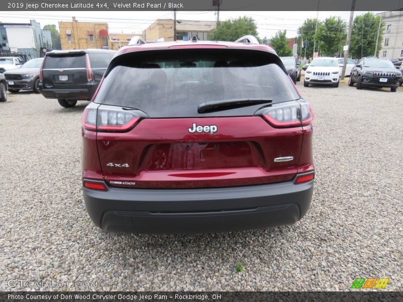 Velvet Red Pearl / Black 2019 Jeep Cherokee Latitude 4x4