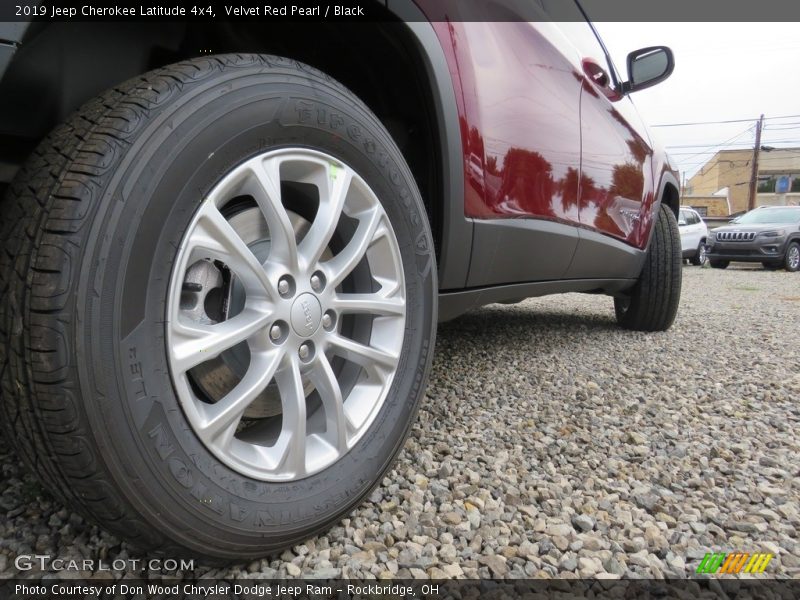 Velvet Red Pearl / Black 2019 Jeep Cherokee Latitude 4x4