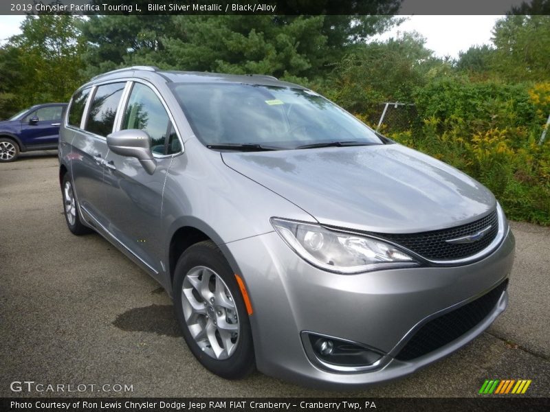 Front 3/4 View of 2019 Pacifica Touring L
