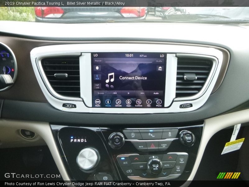 Controls of 2019 Pacifica Touring L
