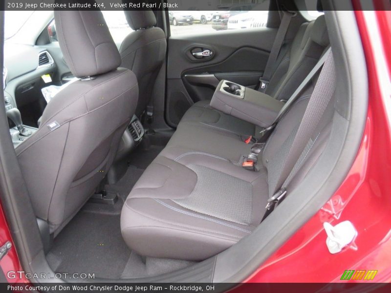 Velvet Red Pearl / Black 2019 Jeep Cherokee Latitude 4x4