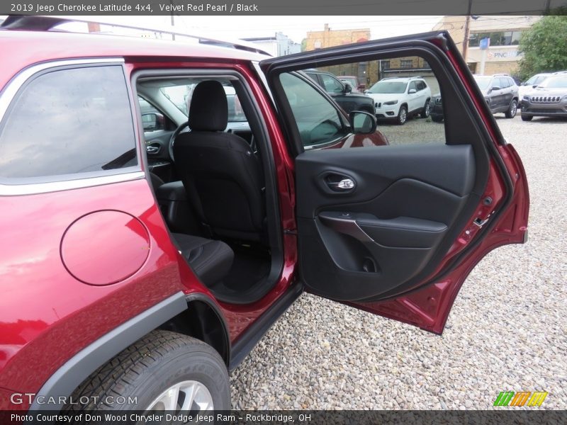 Velvet Red Pearl / Black 2019 Jeep Cherokee Latitude 4x4