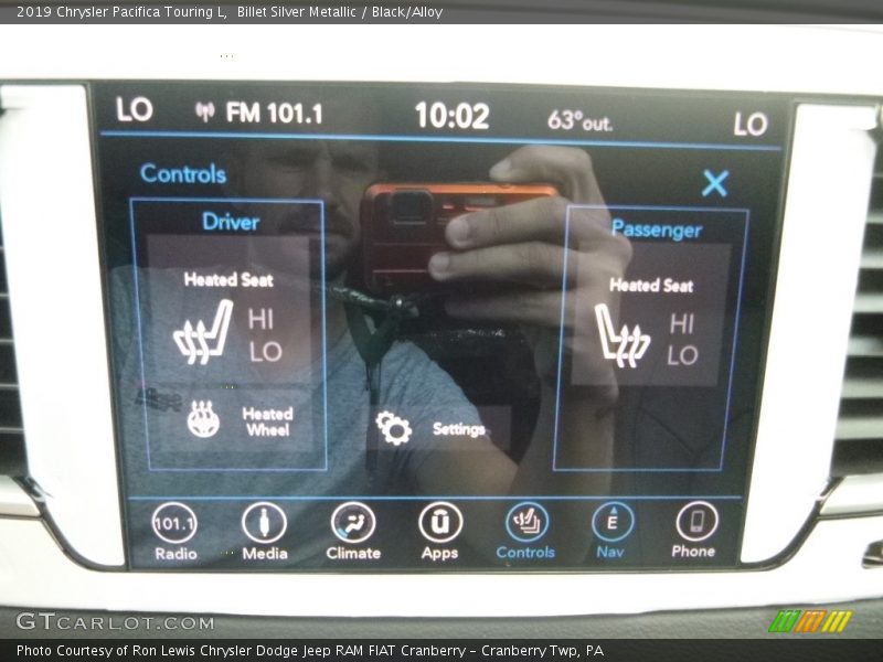 Controls of 2019 Pacifica Touring L