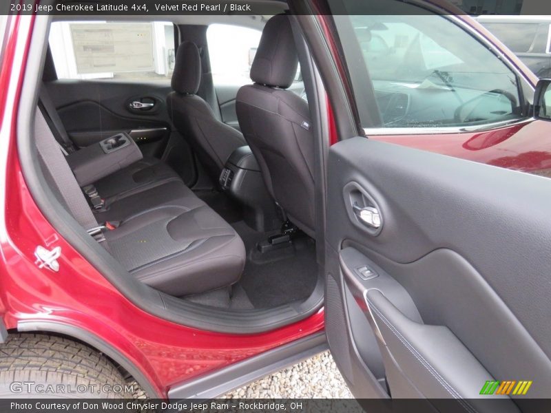 Velvet Red Pearl / Black 2019 Jeep Cherokee Latitude 4x4