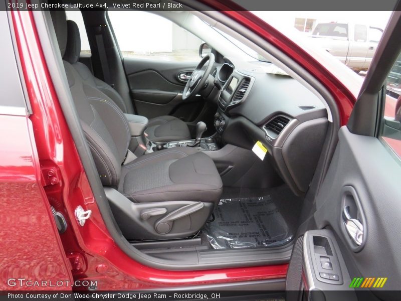 Velvet Red Pearl / Black 2019 Jeep Cherokee Latitude 4x4