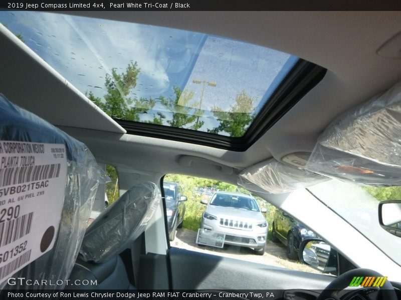 Pearl White Tri–Coat / Black 2019 Jeep Compass Limited 4x4