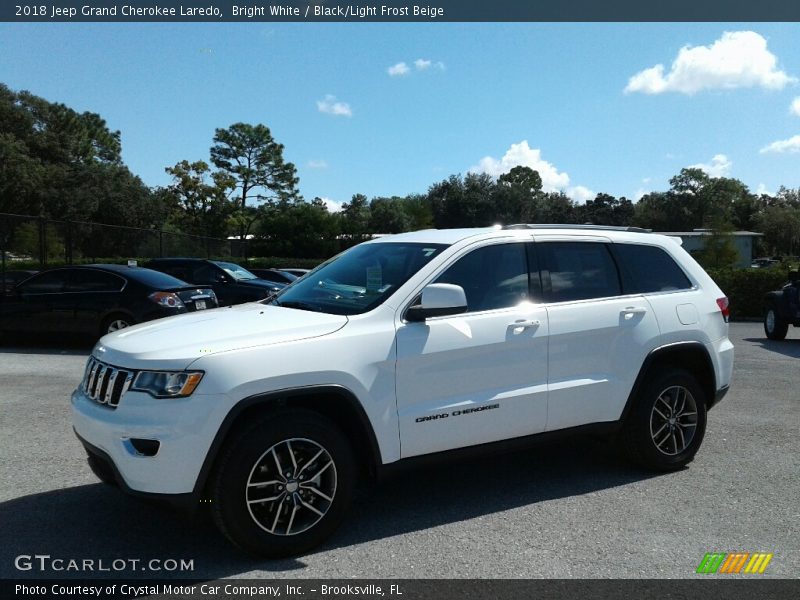 Bright White / Black/Light Frost Beige 2018 Jeep Grand Cherokee Laredo